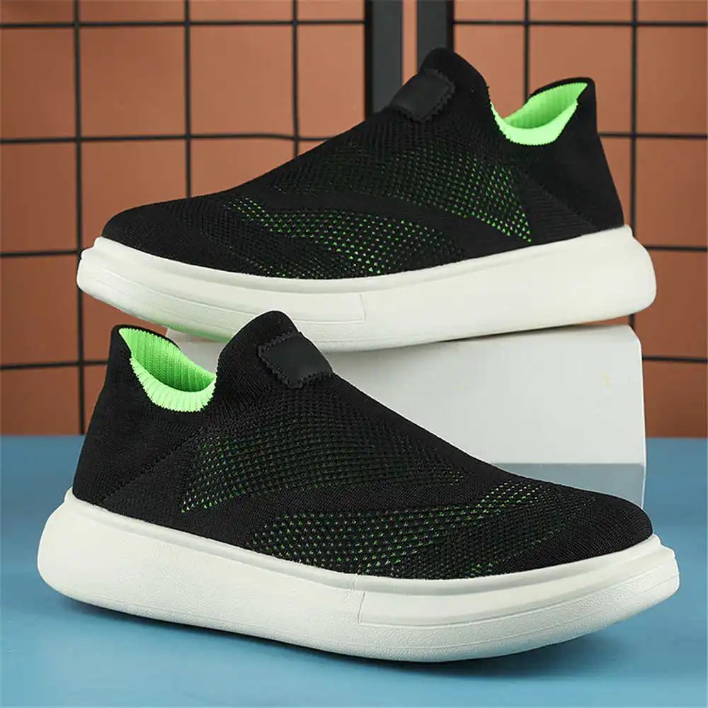 Calze con plateau scarpe marro - Badminton News recensione e prezzo