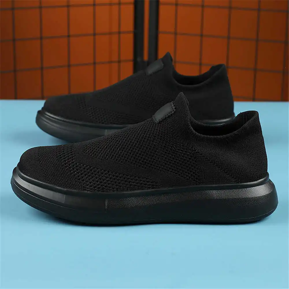 Calze con plateau scarpe marro - Badminton News recensione e prezzo
