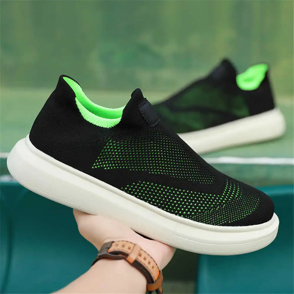 Calze con plateau scarpe marro - Badminton News recensione e prezzo