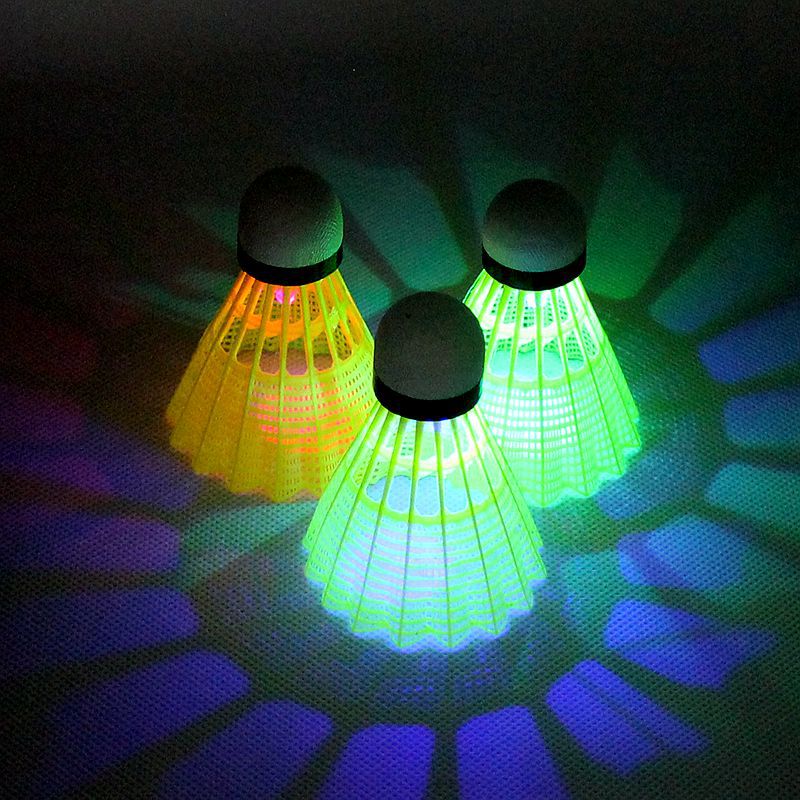 WELKIN 4pcs Dark Night LED Glo - Badminton Nylon Shuttlecock recensione e prezzo